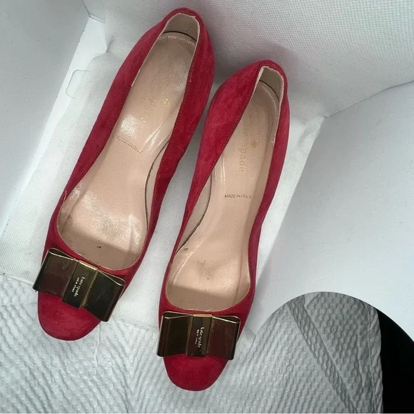 Kate Spade New York - Red Leather Suede Gold Metal Logo Bow Block Heel Pump 7 - Picture 8 of 9